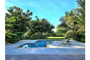 21440 Highland Lakes Blvd, Miami