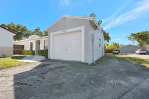 19901 NW 67th Cir Ct, Hialeah, FL 33015, Sold 06/05/25