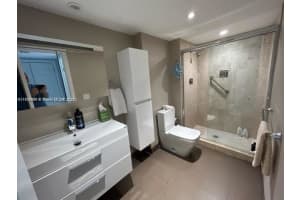 1800 Ne 114th St 1602, Miami