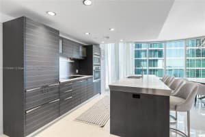 Epic Tower, 200 Biscayne Blvd Way, Miami, FL 33131, Sold 08/29/25