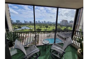 20301 W Country Club Dr 1124, Aventura