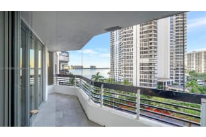 19195 NE 36th Pl, Aventura, FL 33180, Sold 04/10/25