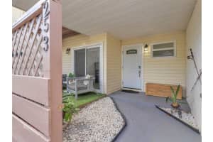 253 E Hemingway Cir, Margate, FL 33063, Sold 04/17/25