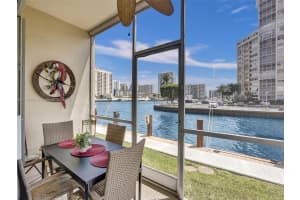 2600 Diana Dr 105, Hallandale Beach