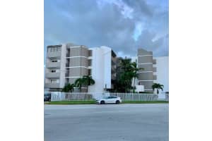 2000 Biarritz Dr 407, Miami Beach