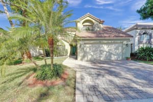 2928 Oak Park Cir, Davie, FL 33328, Sold 04/18/25
