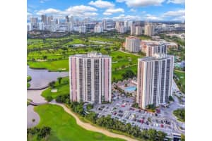 20301 W Country Club Dr 528, Aventura