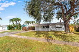 521 SE 3rd Ct, Deerfield Beach, FL 33441, Sold 02/03/25