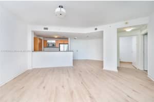 300 S Biscayne Blvd T-1905, Miami