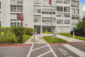 6903 Cypress Rd, Plantation, FL 33317, Sold 04/04/25