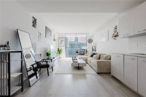 55 Sw 9th St 3005, Miami