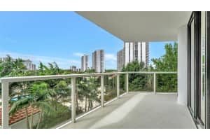 20281 E Country Club Dr APT 407, Aventura, FL 33180, Sold 10/14/25