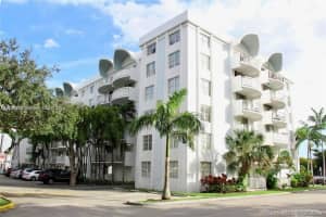 498 Nw 165th Street Rd D307, Miami
