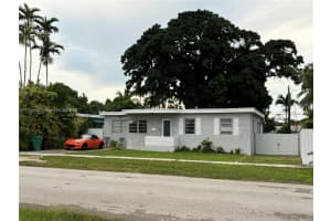 121 W 42nd St, Hialeah