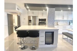 200 172nd St, Miami, FL 33162, Sold 03/21/25
