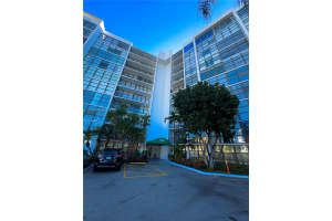 1000 Parkview Dr 202, Hallandale Beach, FL 33009 - MLS#A11736997