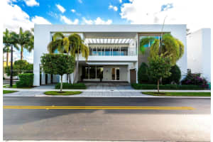 10220 Nw 74th Ter, Doral