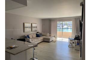 220 Kings Point Dr 106, Sunny Isles Beach