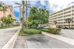 220 Kings Point Dr APT 106, Sunny Isles Beach, FL 33160, - MLS#A11737099