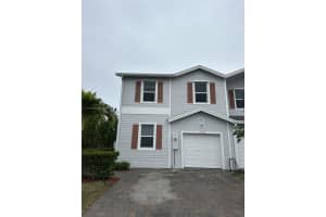 1755 Se 9th Ter, Homestead
