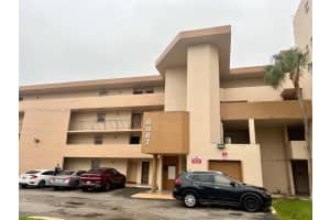 8887 Fontainebleau Blvd, Miami, FL 33172, Sold 04/17/25