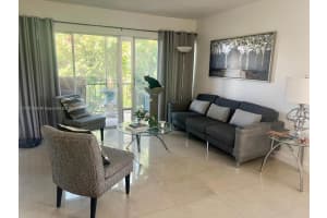 8887 Fontainebleau Blvd, Miami, FL 33172, Sold 04/17/25