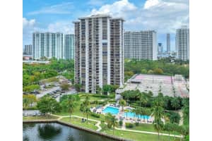 Parking lot, 18181 NE 31st Ct, Aventura, FL 33160, Sold 05/16/25