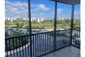 20301 W Country Club Dr 621, Aventura