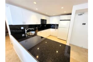 20379 W Country Club Dr 539, Aventura