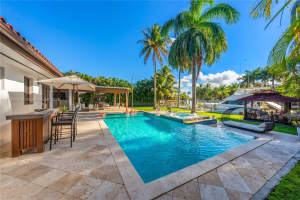 1070 Belle Meade Island Dr, Miami