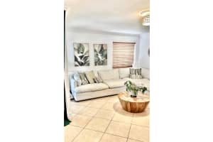 10050 Nw 4th Ln, Miami