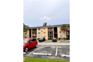 204 Palm Cir W, Pembroke Pines, FL 33025, Sold 05/22/25