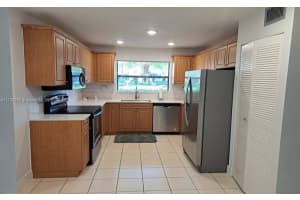 10433 Sunrise Lakes Blvd 104 Sunrise, FL 33322 - MLS#A11738293