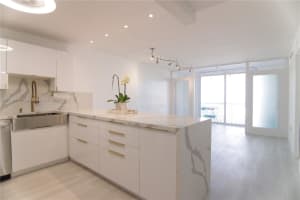 401 Ocean Dr, Miami Beach, FL 33139, Sold 03/31/25
