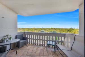 90 Edgewater Dr, Miami, FL 33133, Sold 04/01/25