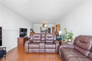 Building B, 19380 Collins Ave, Sunny Isles Beach, FL 33160, Sold 07/17/25
