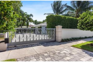 5763 N Bay Rd, Miami Beach, FL 33140 - MLS#A11739055