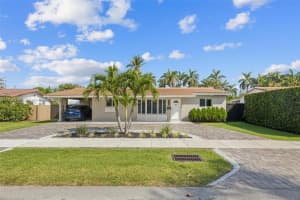 1017 Ne 3rd St, Hallandale Beach