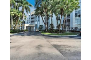 9725 NW 52nd St APT 213, Doral, FL 33178, Sold 04/07/25