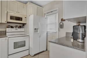 5103 NW 35th St APT 601, Lauderdale Lakes, FL 33319, - MLS#A11739755
