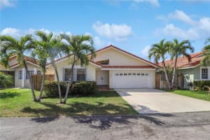 19040 NW 85th Ct, Hialeah, FL 33015, Sold 04/04/25