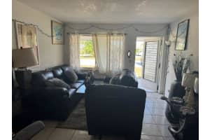735 Ridge Rd 2, Lantana