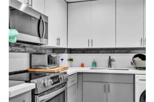 10850 N Kendall Dr #303, Miami, FL 33176, Sold 05/01/25