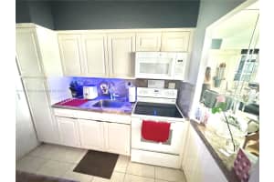 1408 Brickell Bay Dr, Miami, FL 33131, Sold 03/07/25