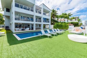 891 N Venetian Dr, Miami
