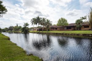 7902 NW 10th St, Plantation, FL 33322, Sold 03/27/25
