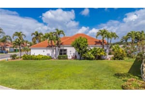 8835 S Lake Park Cir S, Davie, FL 33328 Sold 09/11/25