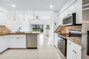 8835 S Lake Park Cir S, Davie, FL 33328 Sold 09/11/25