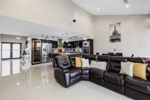 10830 N Golfview Dr, Pembroke Pines, FL 33026, Sold 03/18/25