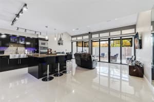 10830 N Golfview Dr, Pembroke Pines, FL 33026, Sold 03/18/25